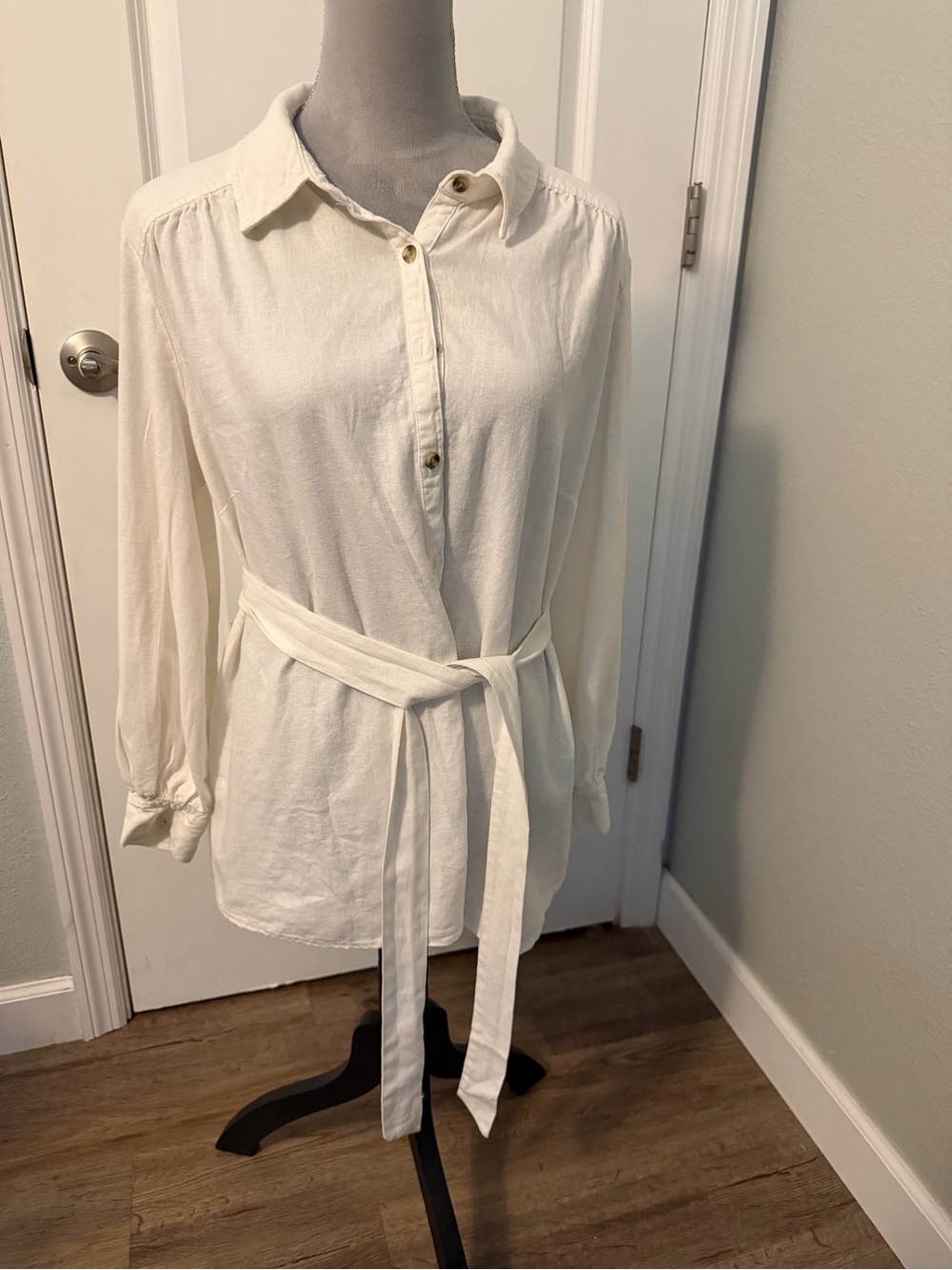 Isabel by Ingrid & Isabel Cream Button-Front Tie-Waist Women's Top, Sz M